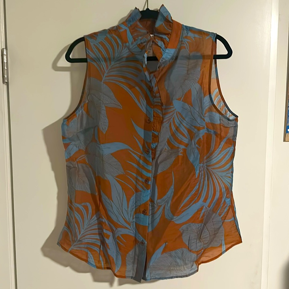 Multi-colored Cabi blouse. Great condition.